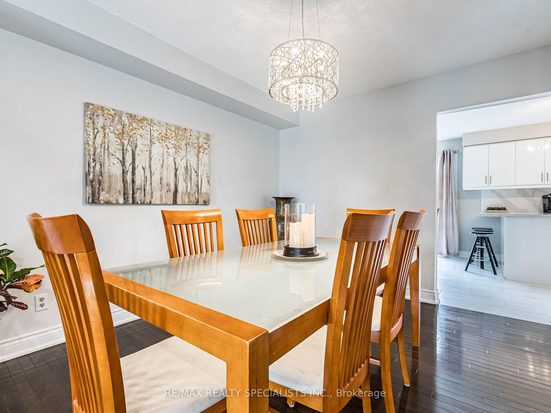 3 Bedrooms Condo at 1764 Rathburn,  Mississauga For sale