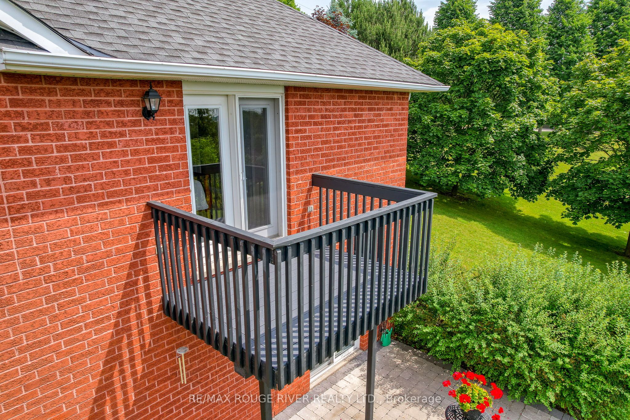 8 Sunrise Court