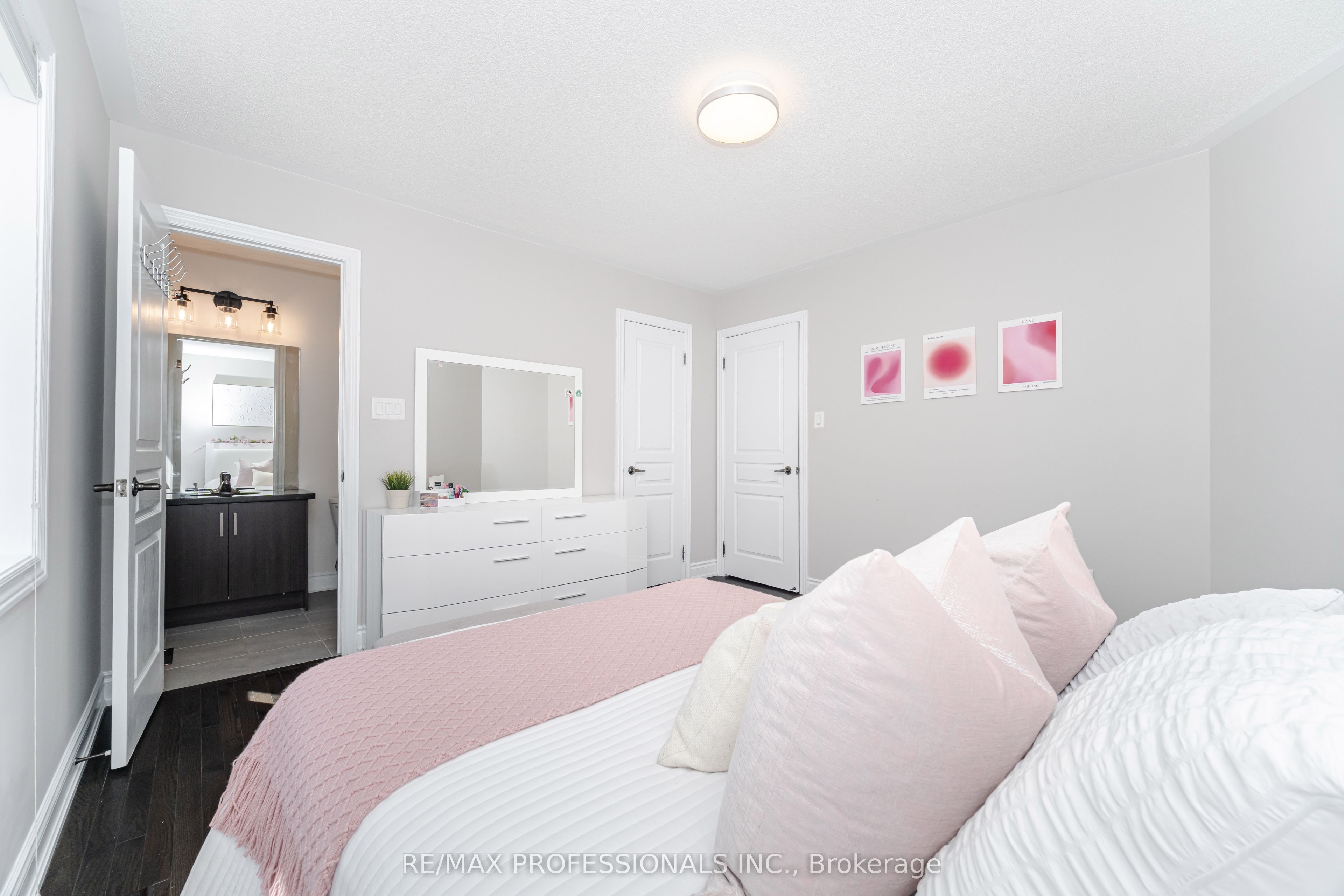 35 Lampman Crescent