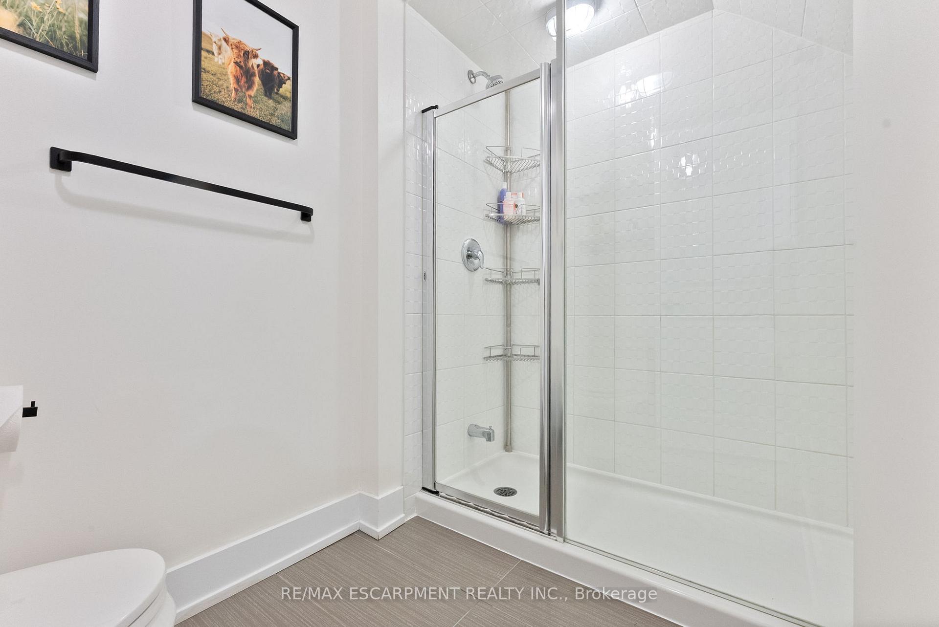 2 Bedrooms Condo at 6 Drummond, Toronto For sale