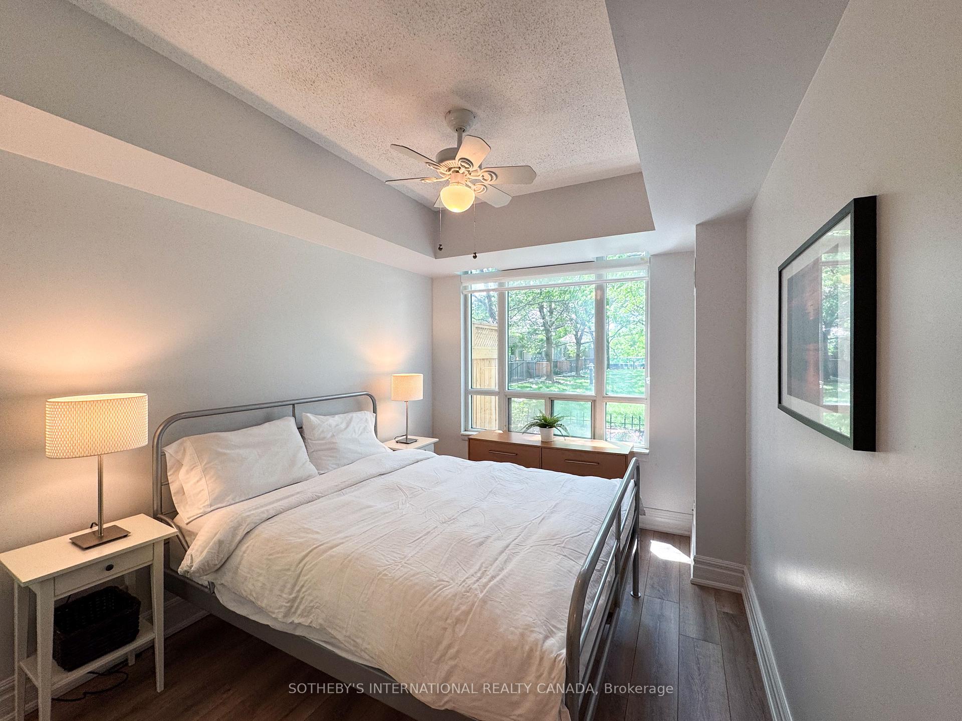 2 Bedrooms Condo at 70 Absolute, Mississauga For sale