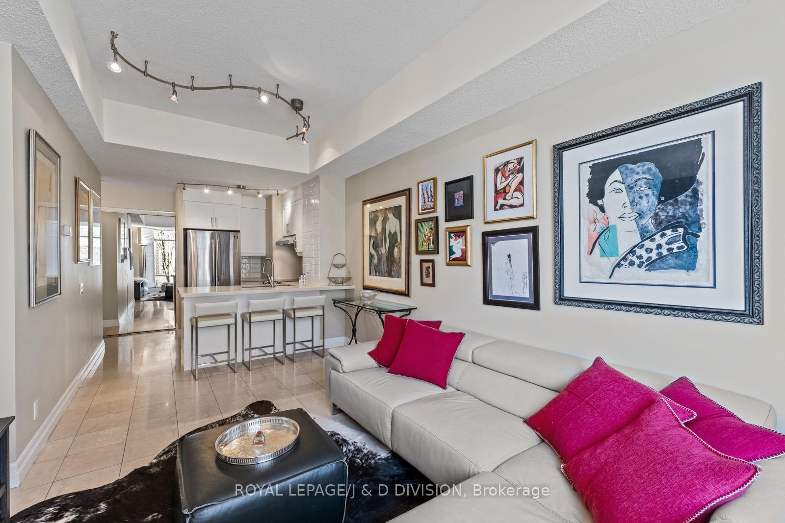 2 Bedrooms Condo at 500 Queens,  Toronto For sale