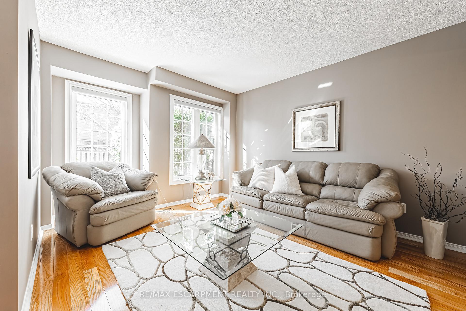 3 Bedrooms Condo at 3333 New,  Burlington For sale