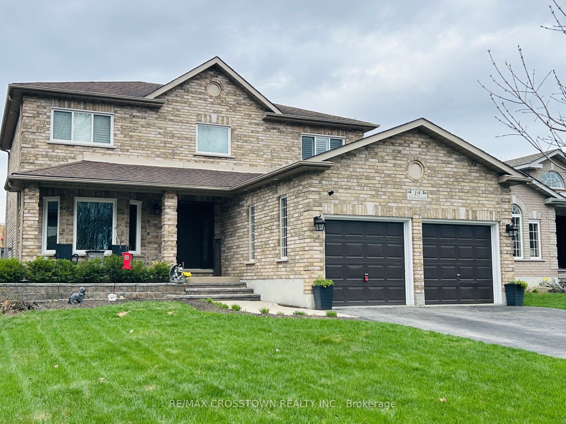 19 Allsop Crescent, Barrie, ON L4N 8T6