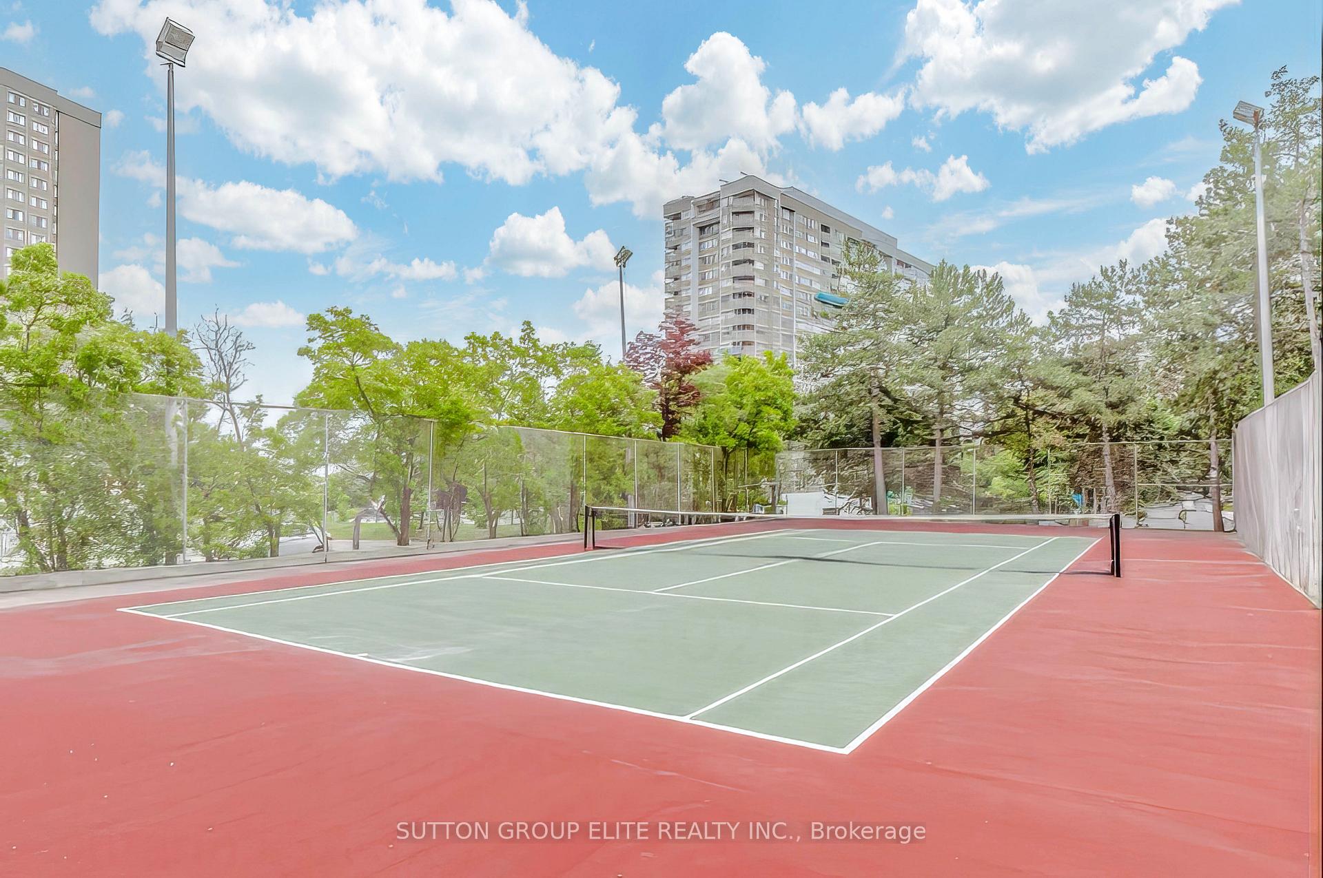 3 Bedrooms Condo at 3590 Kaneff,  Mississauga For sale
