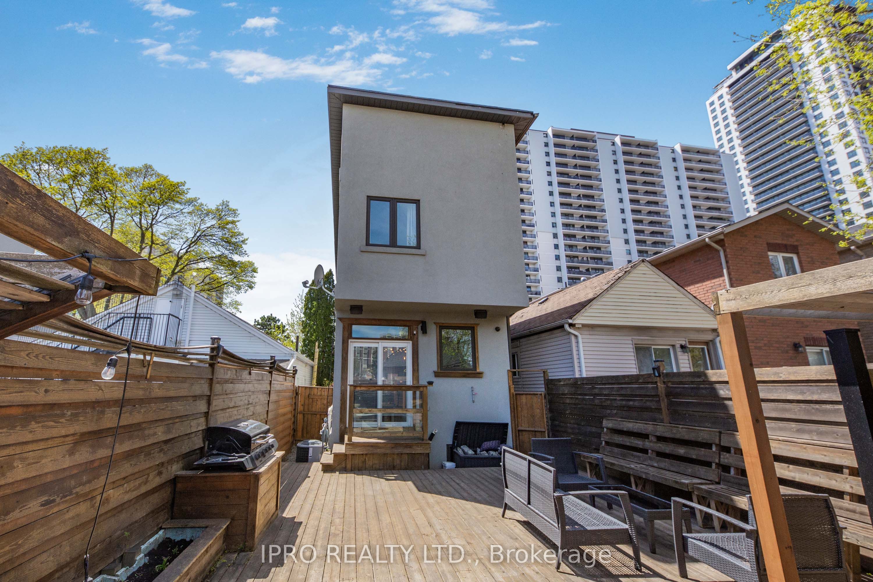 27 Eastdale Avenue, Toronto, ON M4C 4Z8