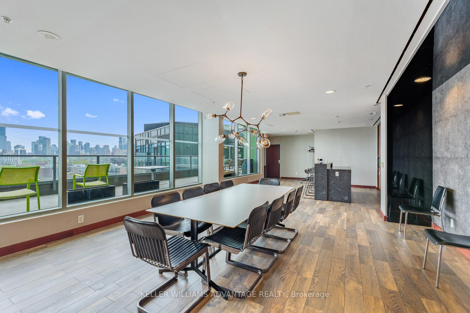 2 Bedrooms Condo at 120 Bayview, Toronto For sale
