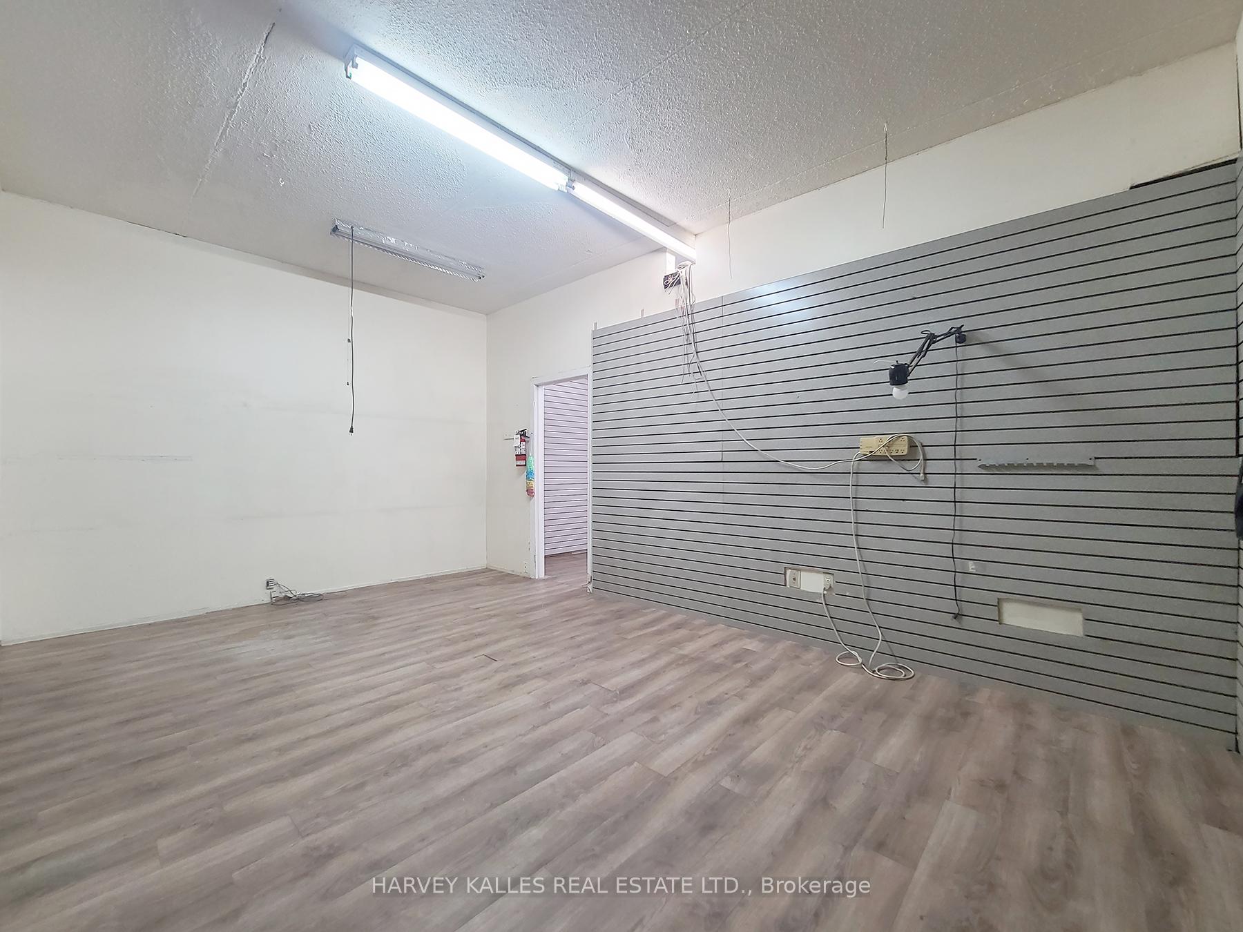 3819 Lake Shore Boulevard W retail
