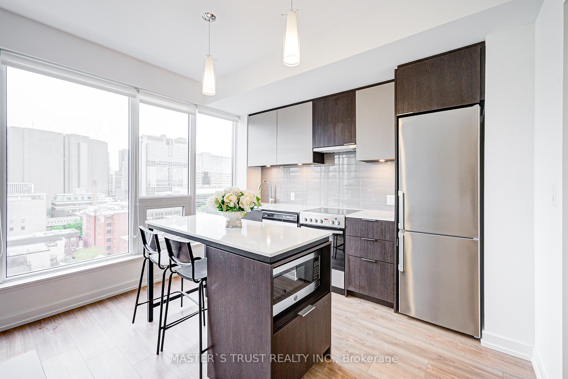 2 Bedrooms Condo at 203 College, Toronto For sale