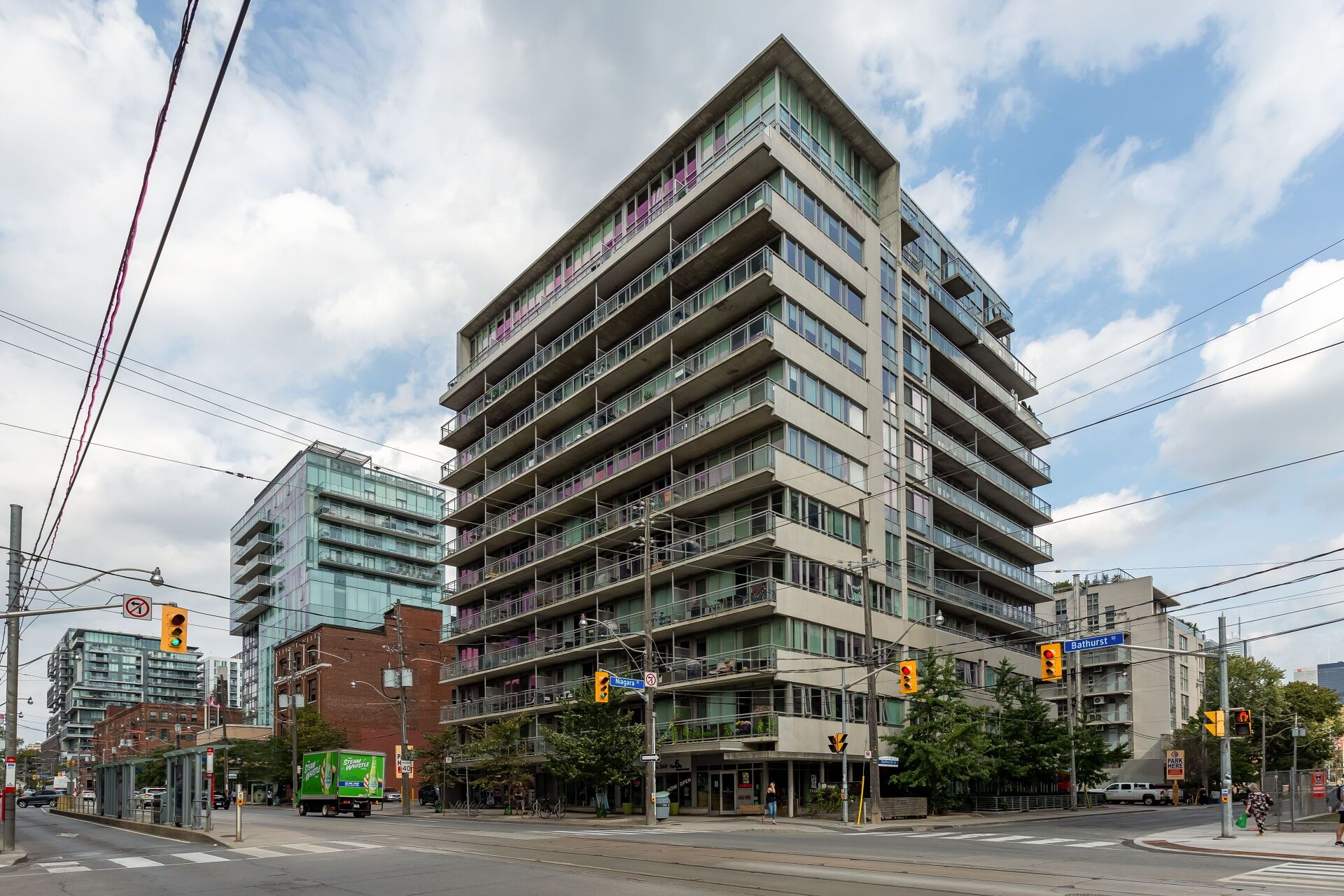 38 Niagara Street 709