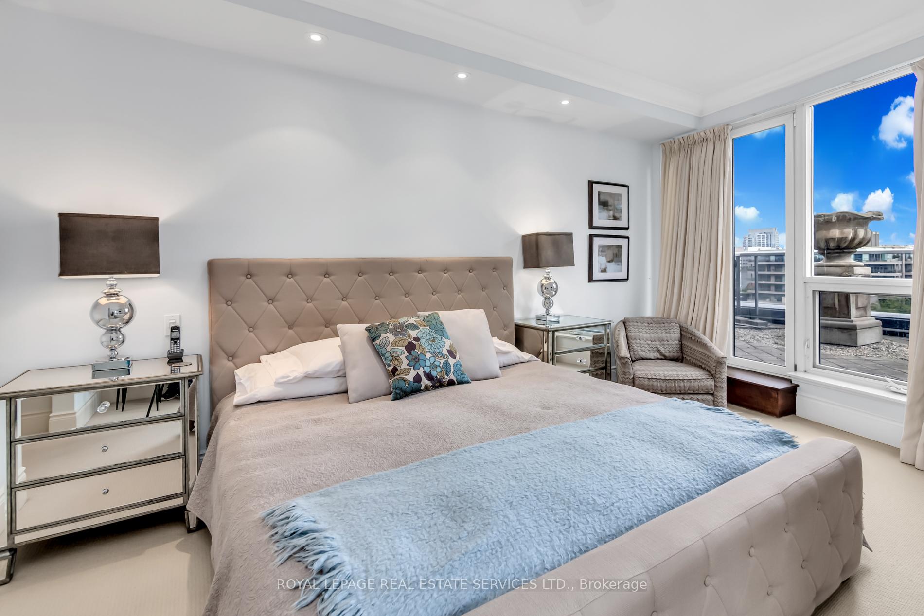 3 Bedrooms Condo at 10 Bellair, Toronto For sale