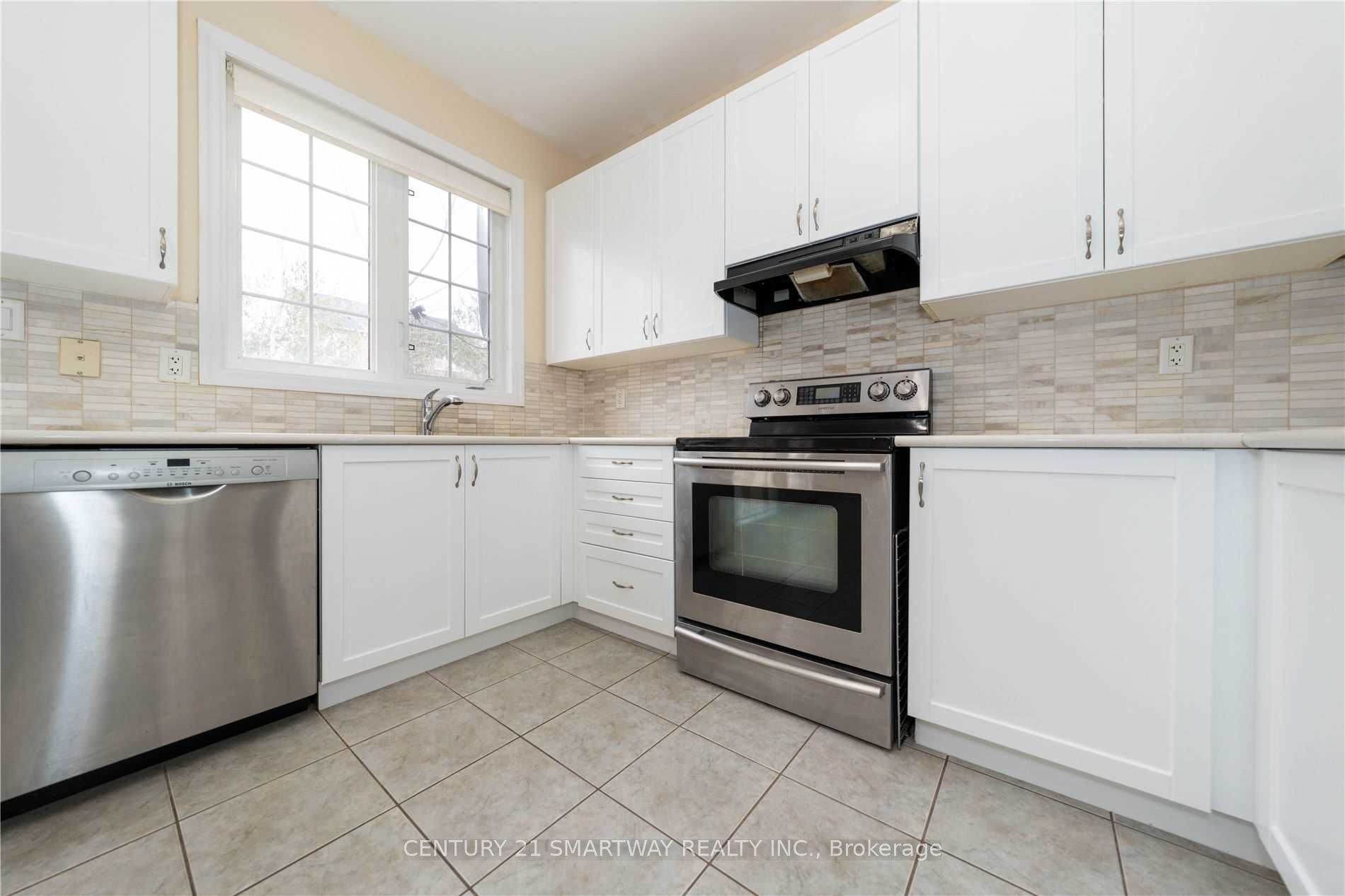 184 Montreal Circle, Hamilton, ON L8E 0C6