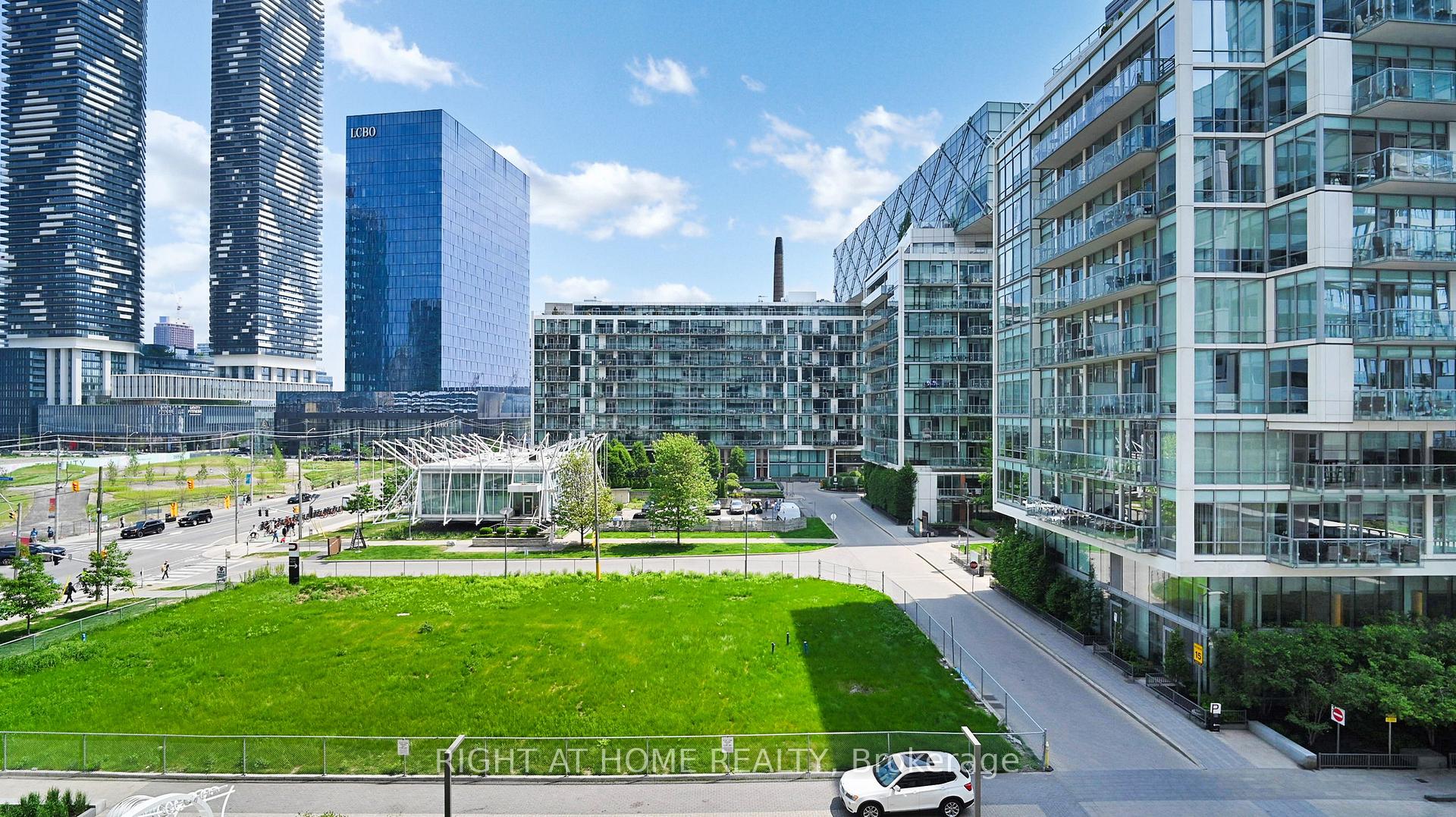 2 Bedrooms Condo at 15 Queens, Toronto For sale