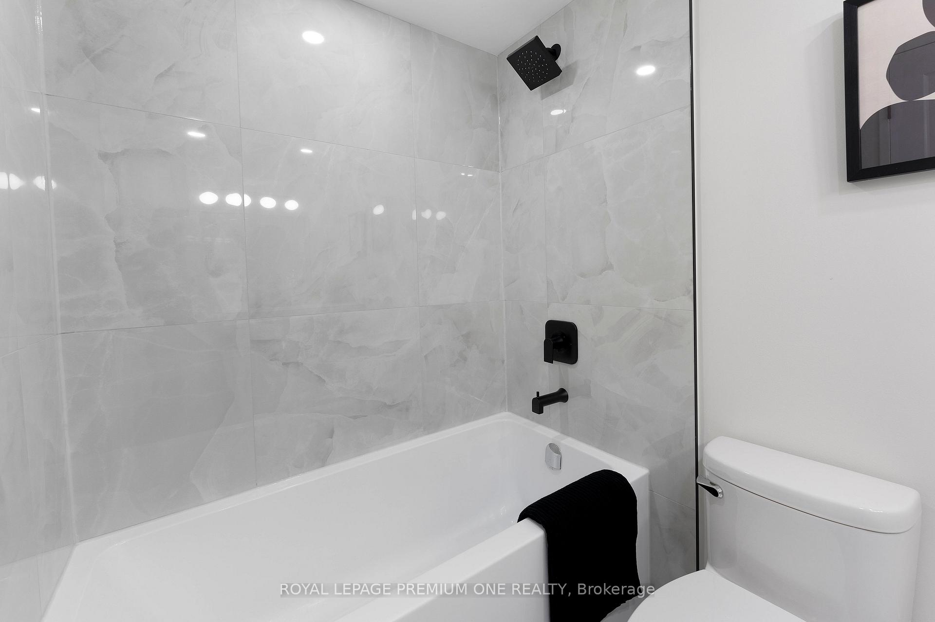 3 Bedrooms Condo at 60 Southport, Toronto For sale