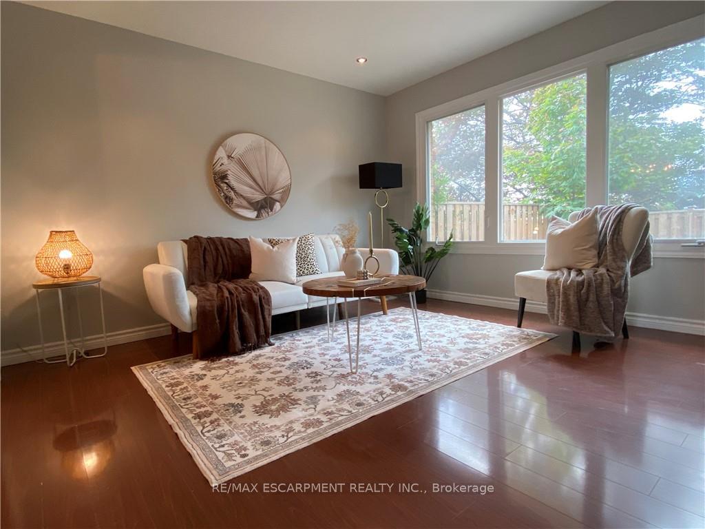 3 Bedrooms Condo at 1025 Upper Gage, Hamilton For sale
