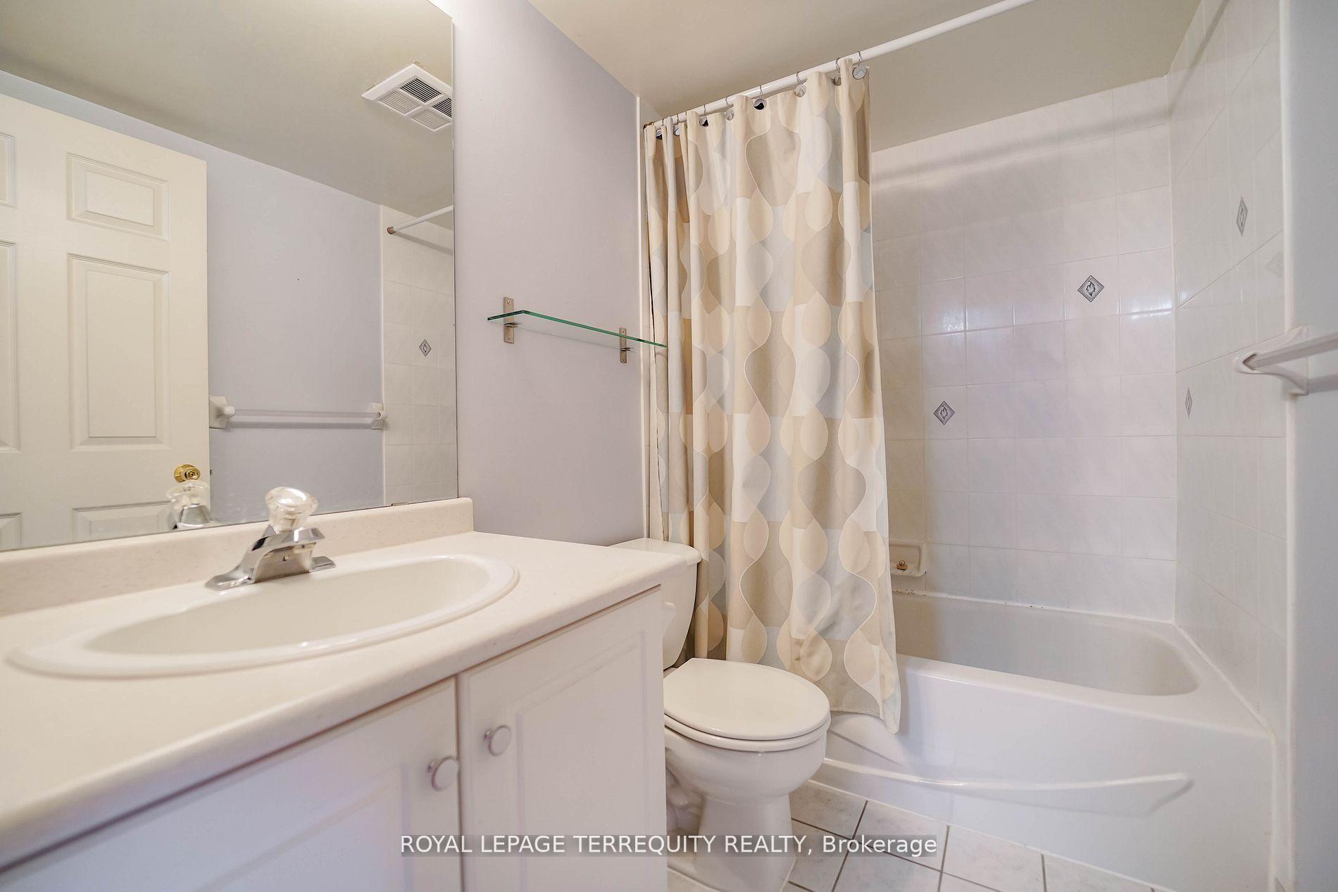 2 Bedrooms Condo at 43 Eglinton, Toronto For sale
