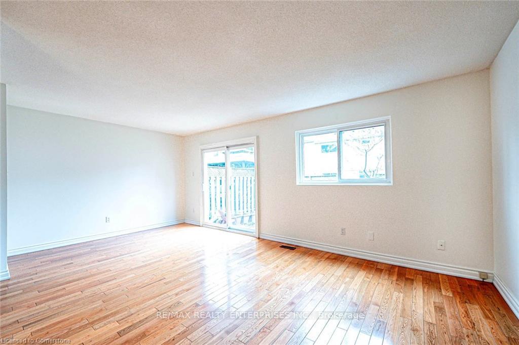 4 Bedrooms Condo at 1050 Shawnmarr, Mississauga For sale