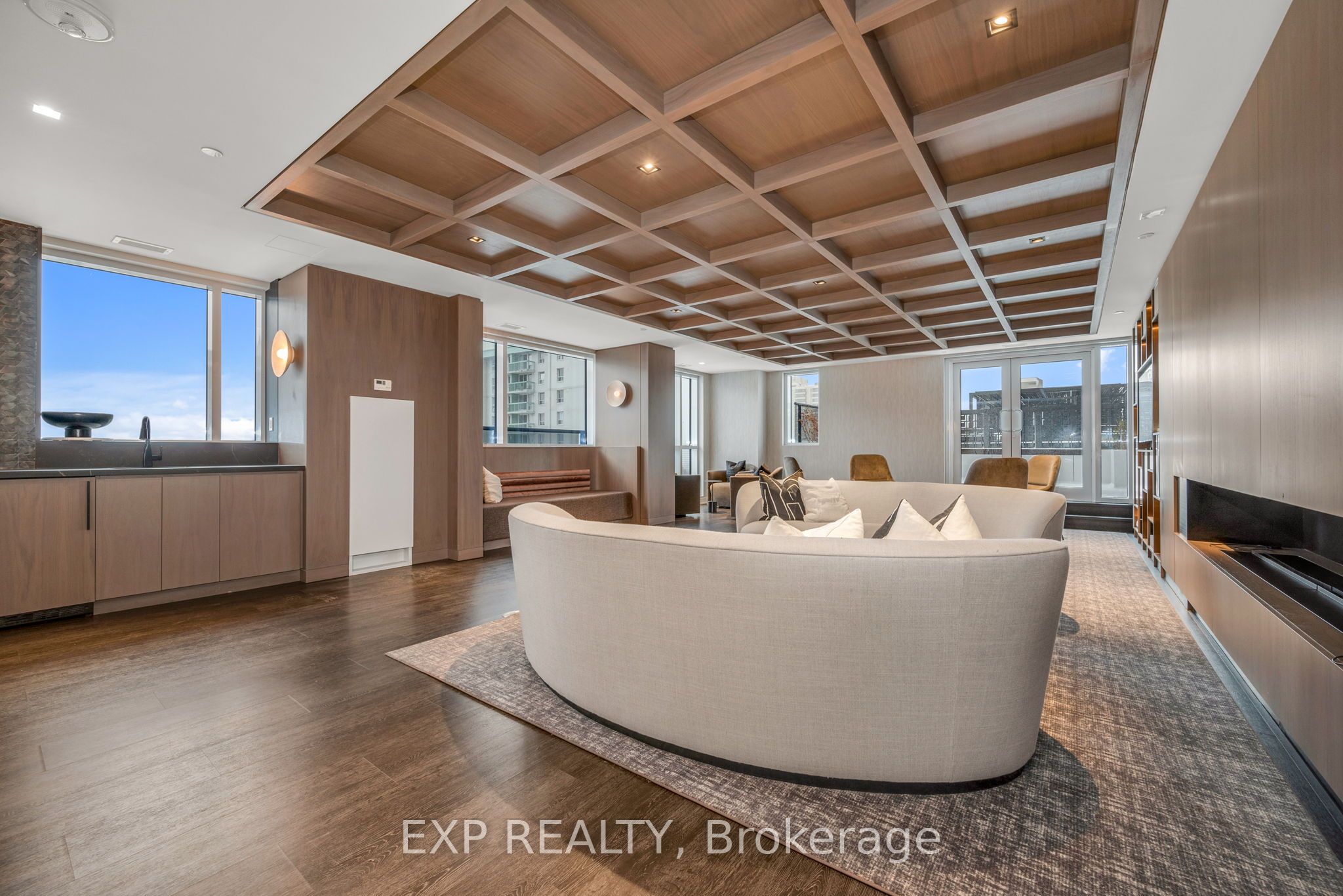 560 Rideau Street, #421