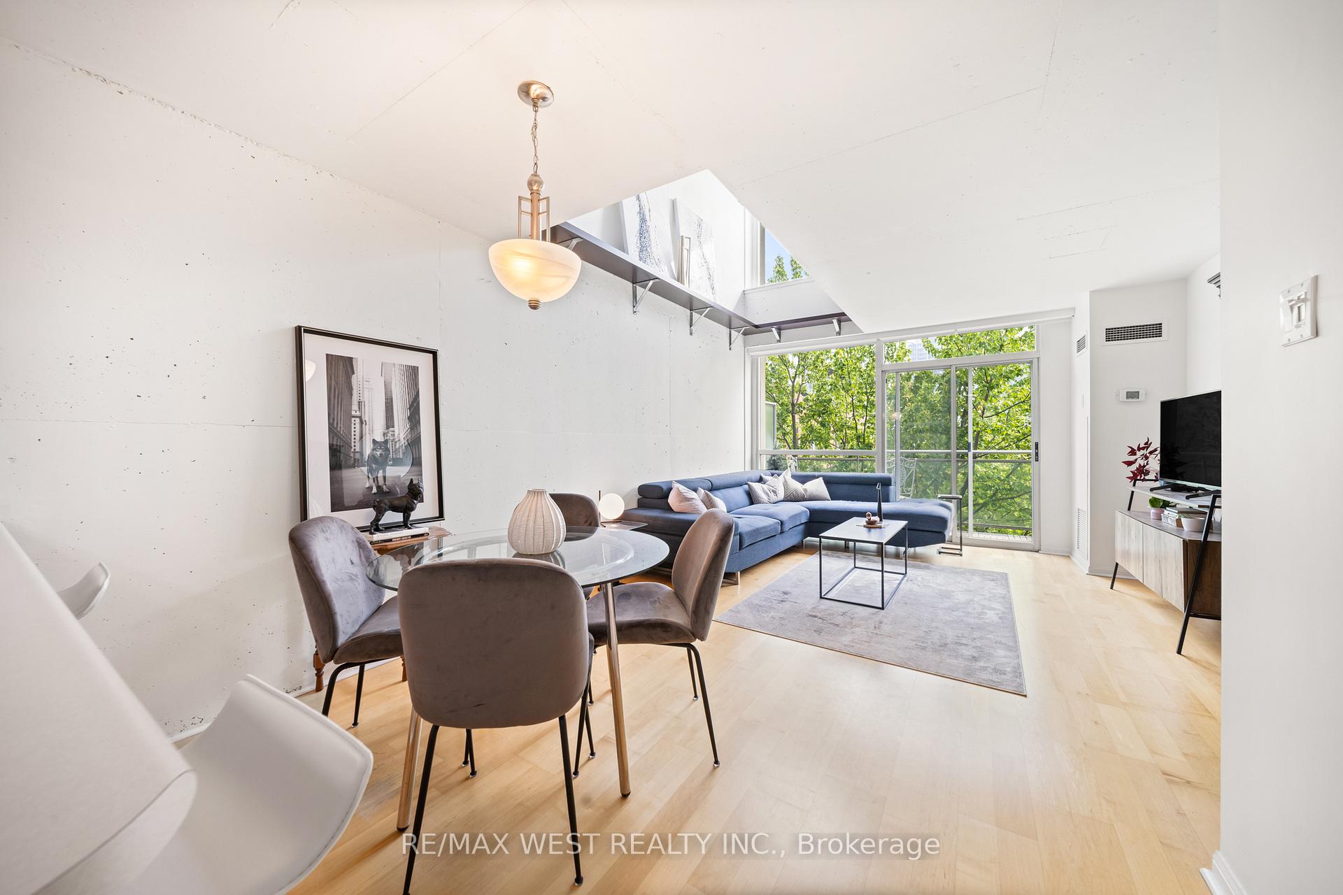 2 Bedrooms Condo at 954 King, Toronto For sale