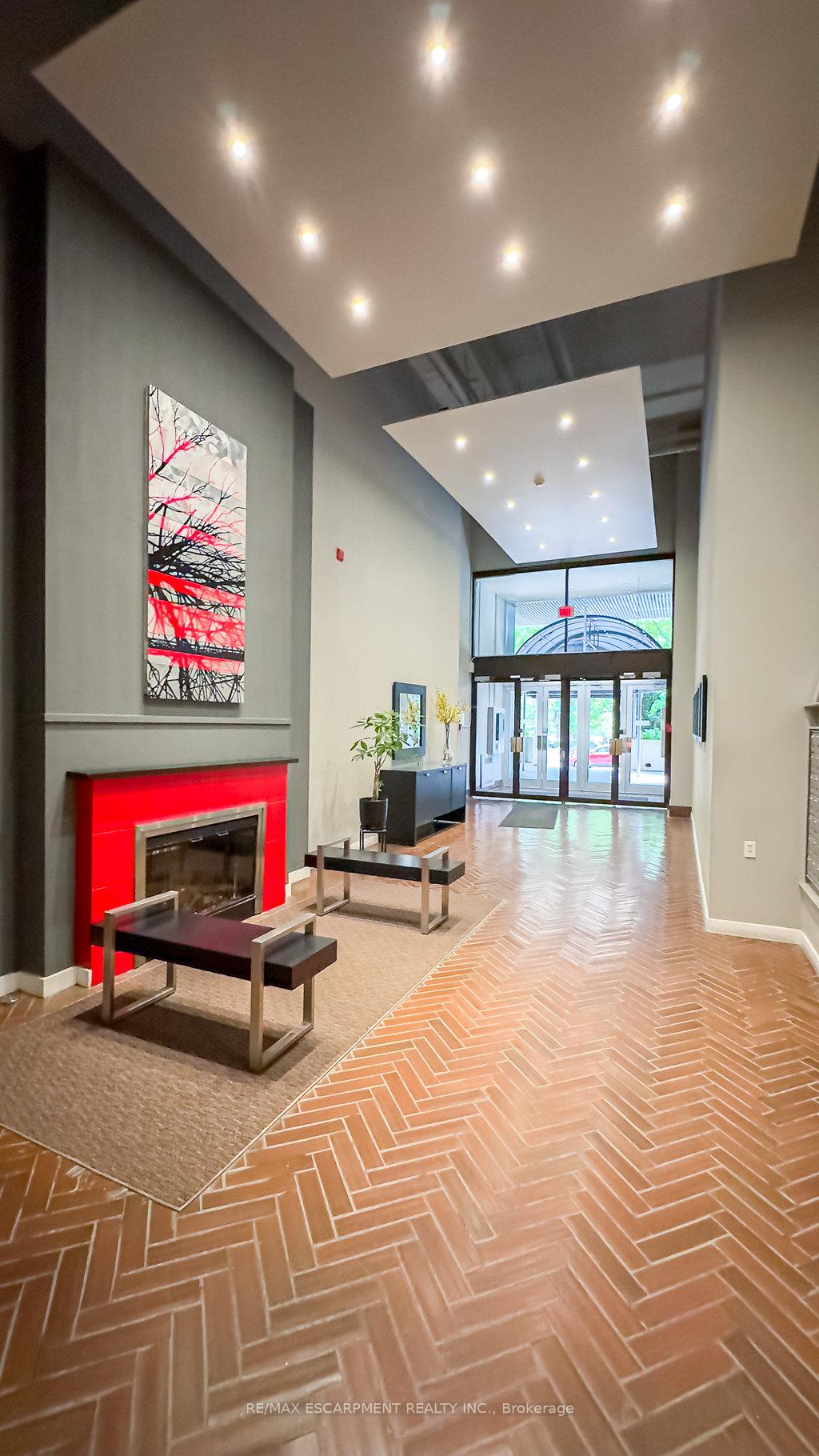 2 Bedrooms Condo at 66 Bay, Hamilton For sale