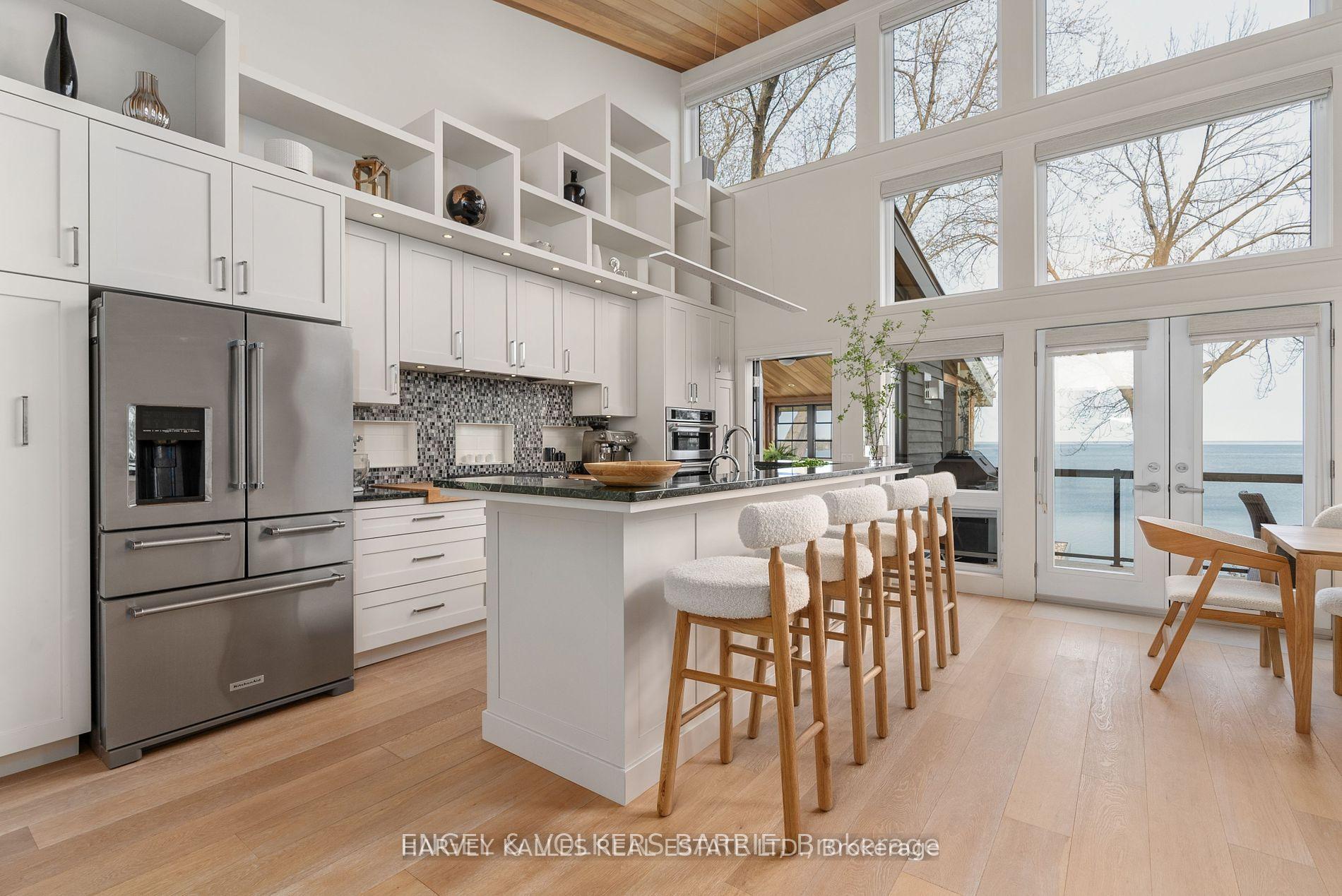 2369 Lakeshore Road E
