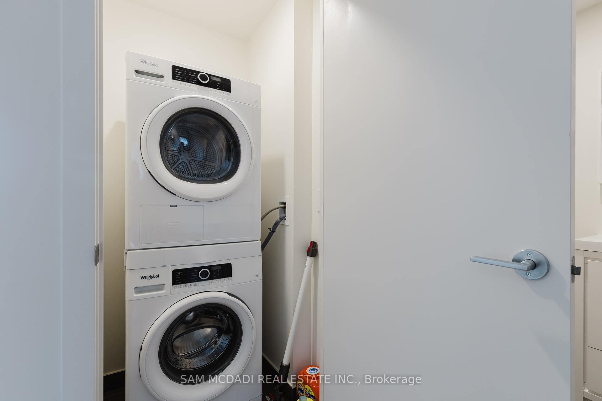 2 Bedrooms Condo at 212 King William,  Hamilton For sale