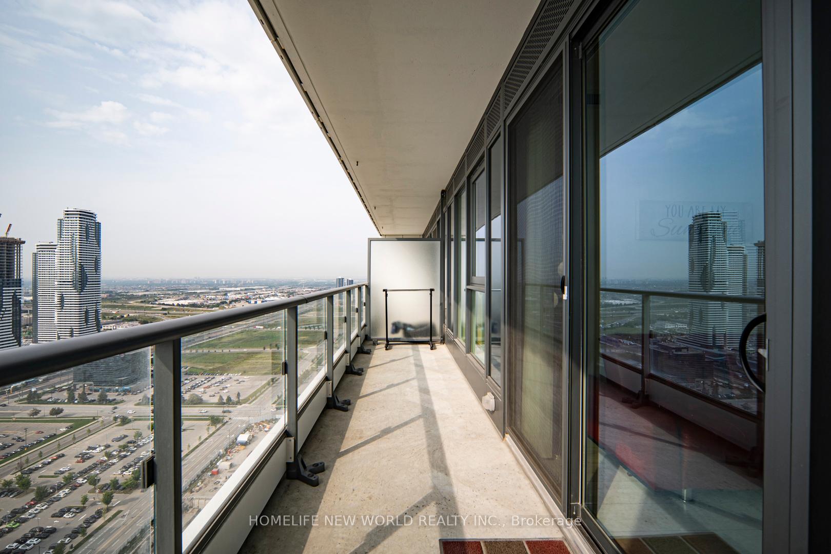 2 Bedrooms Condo at 5 Buttermill,  Vaughan For sale