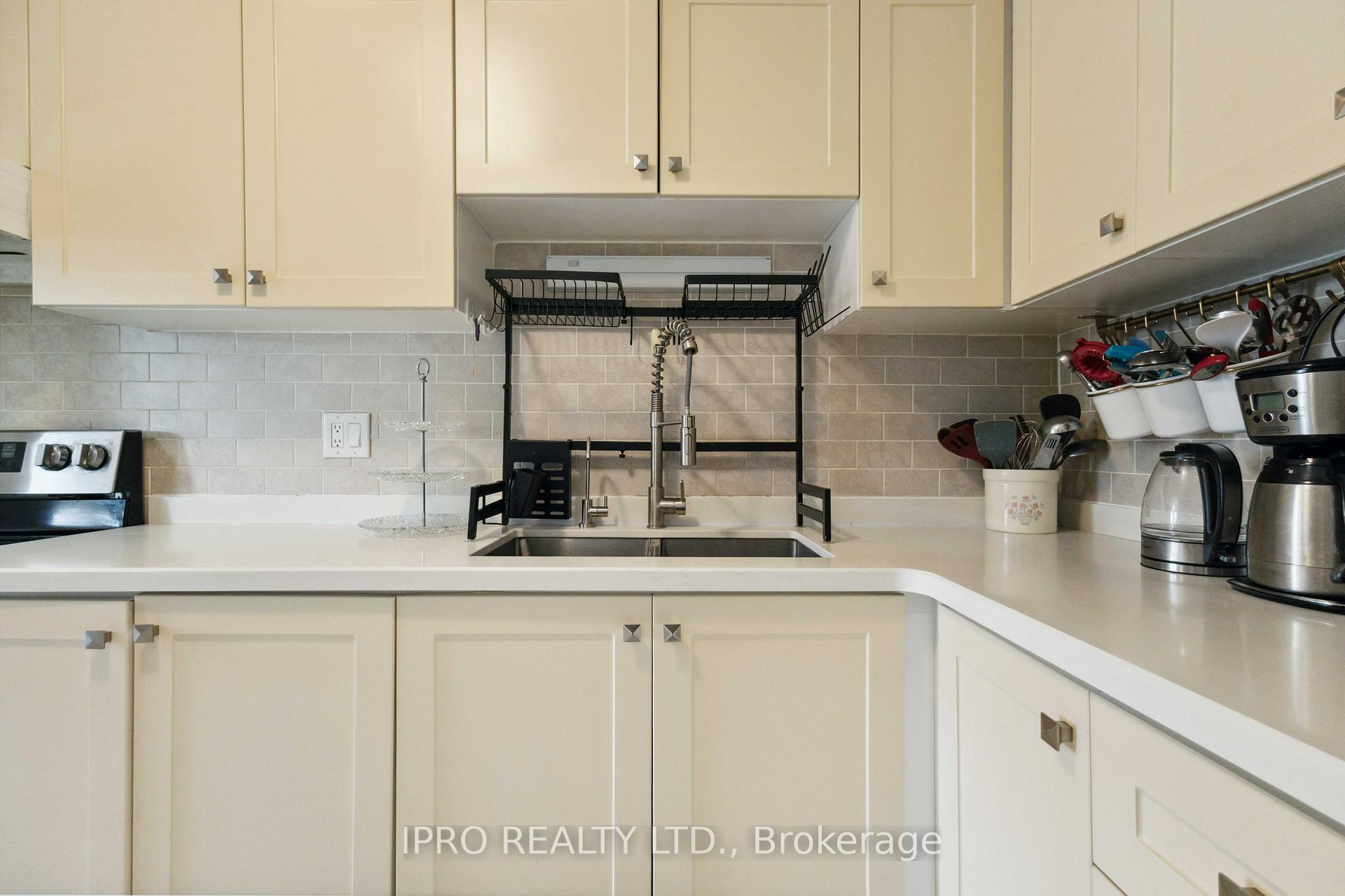 5 Bedrooms Condo at 50 Bridletowne, Toronto For sale