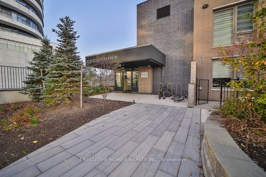 2530 Eglinton
