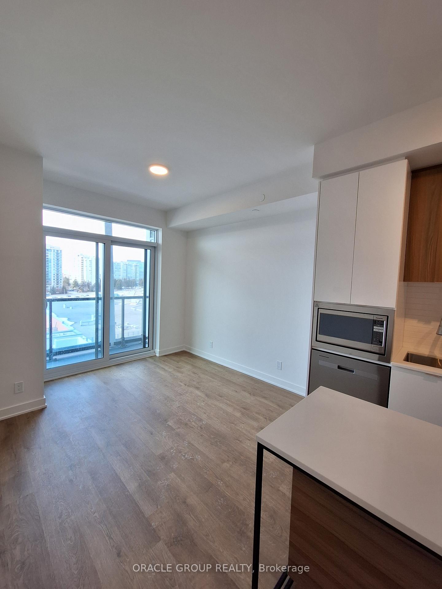 2 Bedrooms Condo at 30 Upper Mall,  Vaughan For sale
