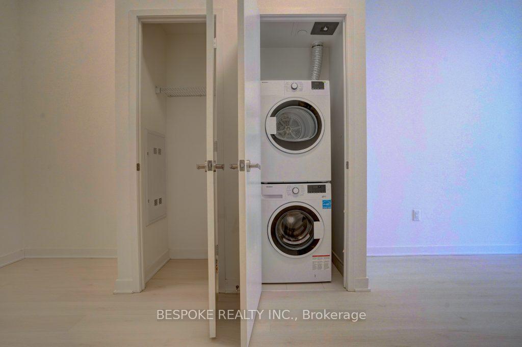 2 Bedrooms Condo at 3900 Confederation, Mississauga For sale