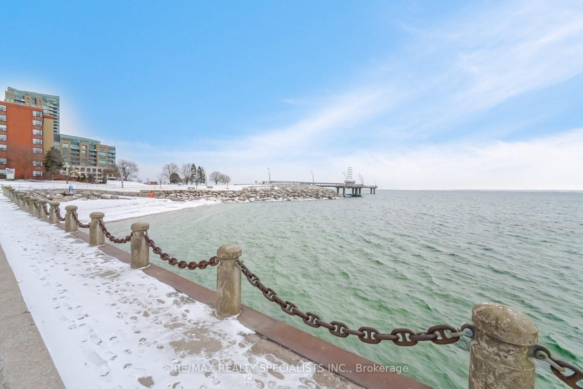 3 Bedrooms Condo at 1477 Lakeshore,  Burlington For sale