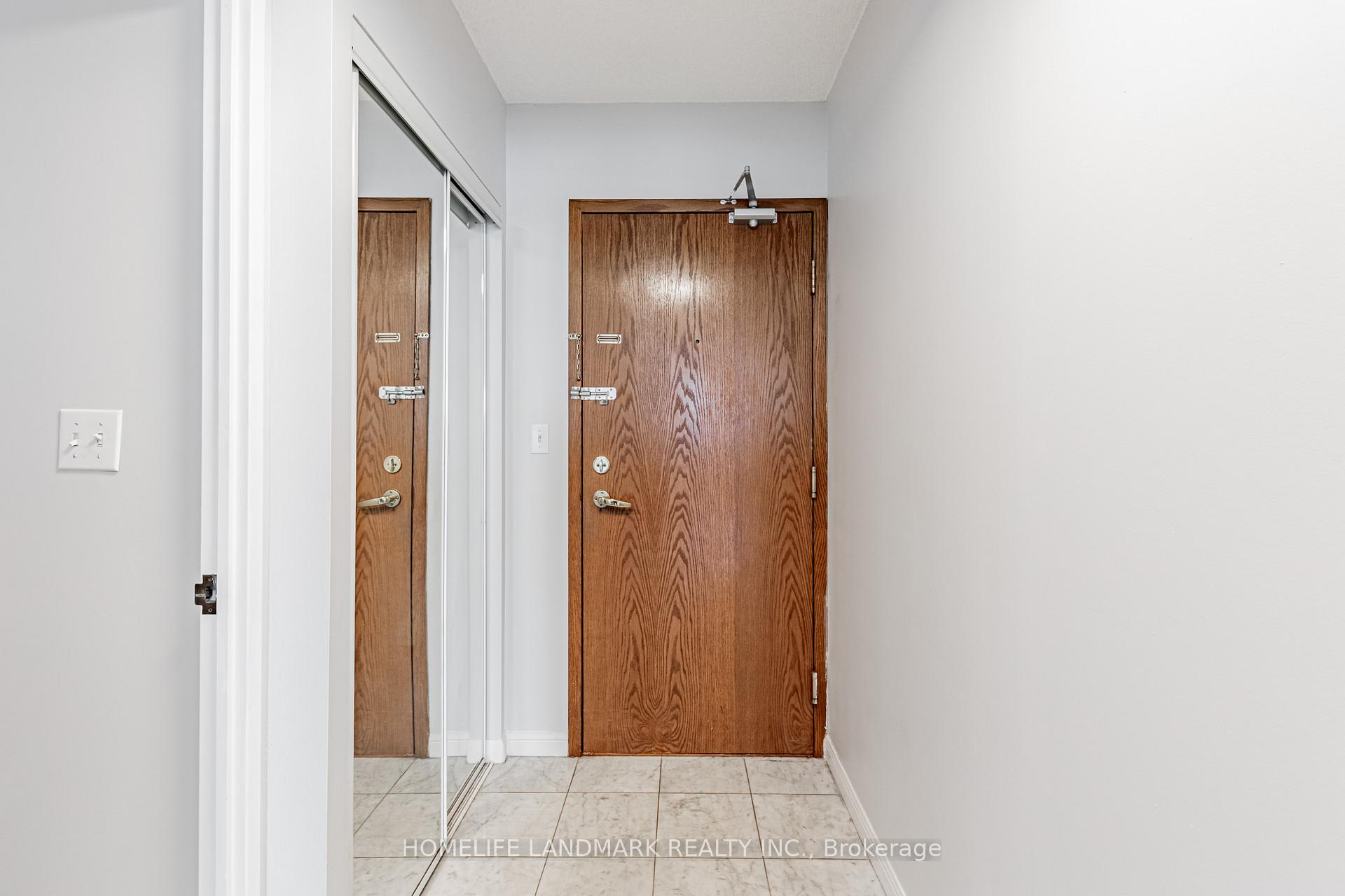 2 Bedrooms Condo at 1 Lee Centre, Toronto For sale