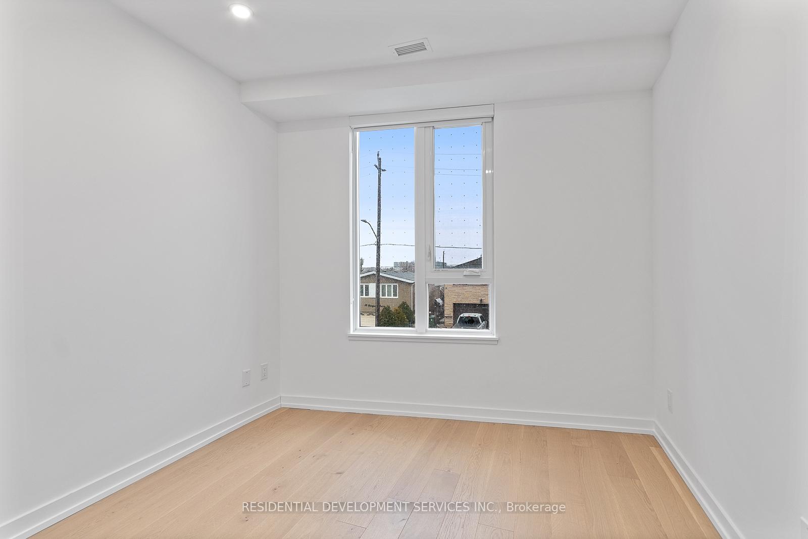 3 Bedrooms Condo at 15 Maryport Ave,  Toronto For sale