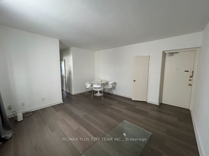 2000 Bloor Street W, #411
