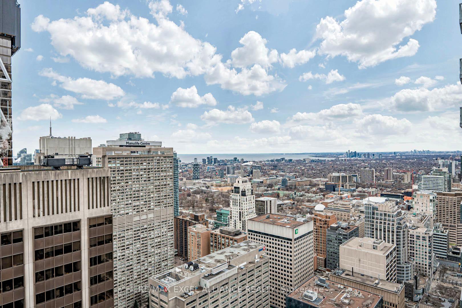 3 Bedrooms Condo at 8 Cumberland,  Toronto For sale