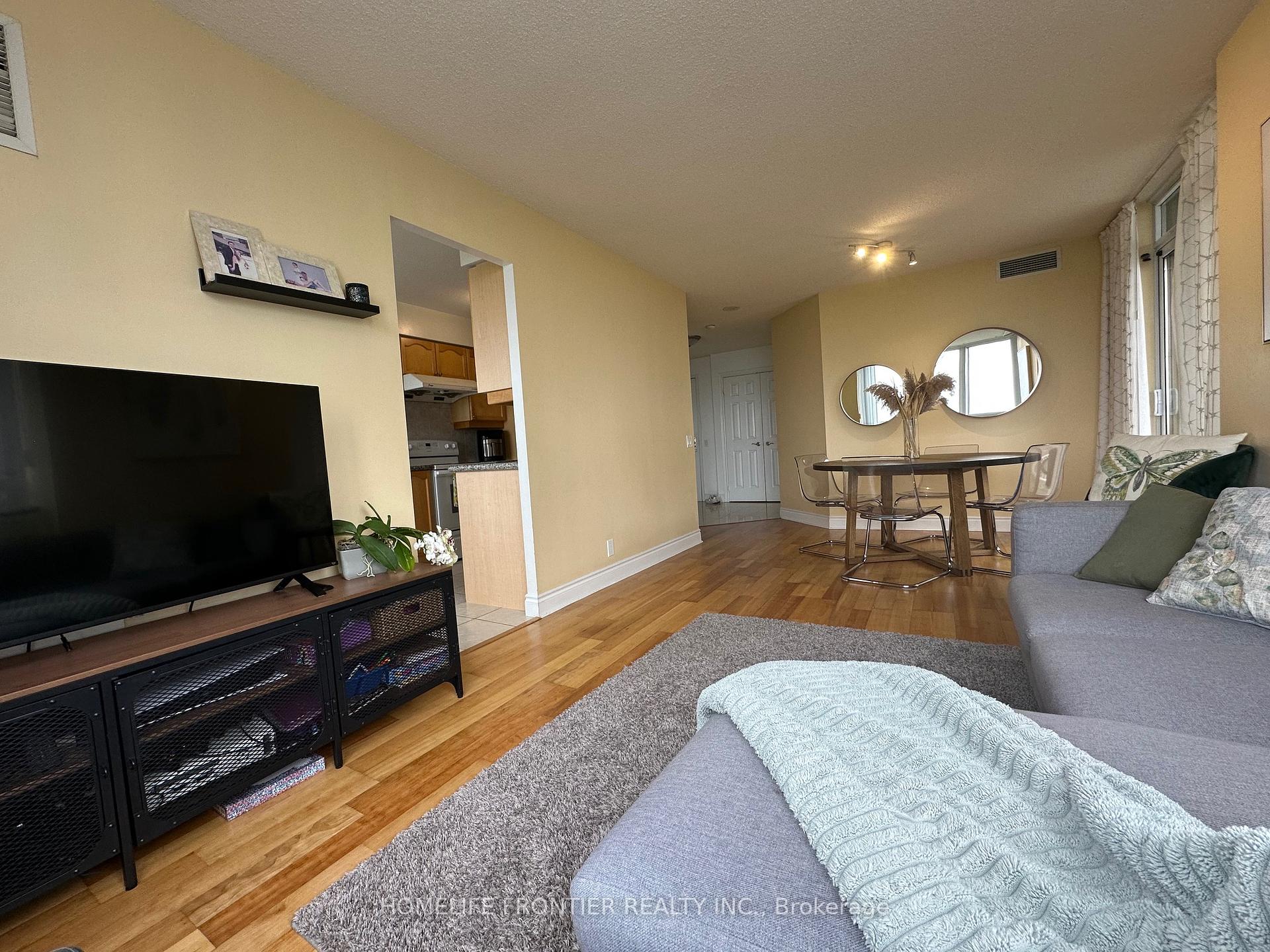 3 Bedrooms Condo at 80 Harrison Garden, Toronto For sale