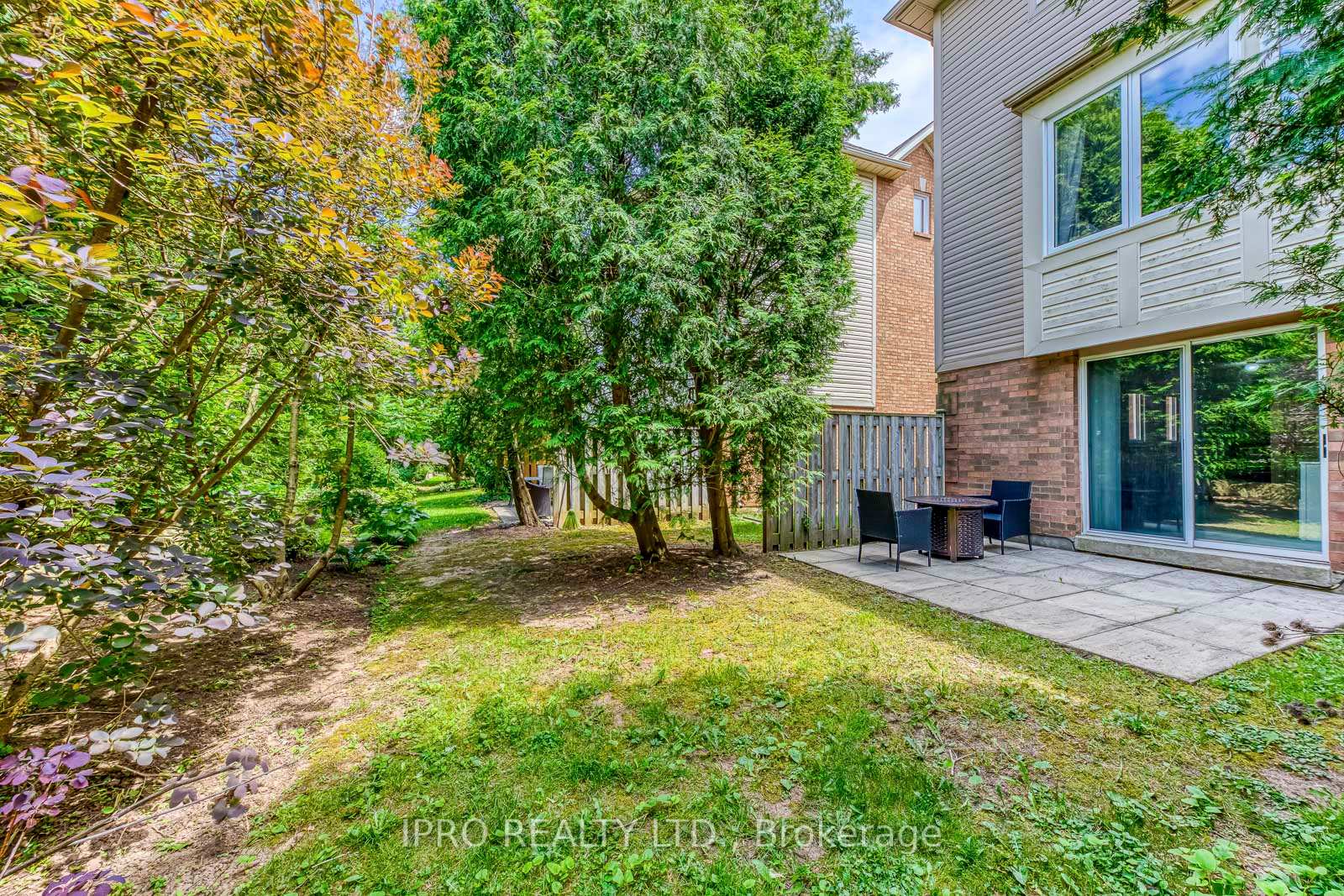 3 Bedrooms Condo at 2051 MERCHANTS, Oakville For sale