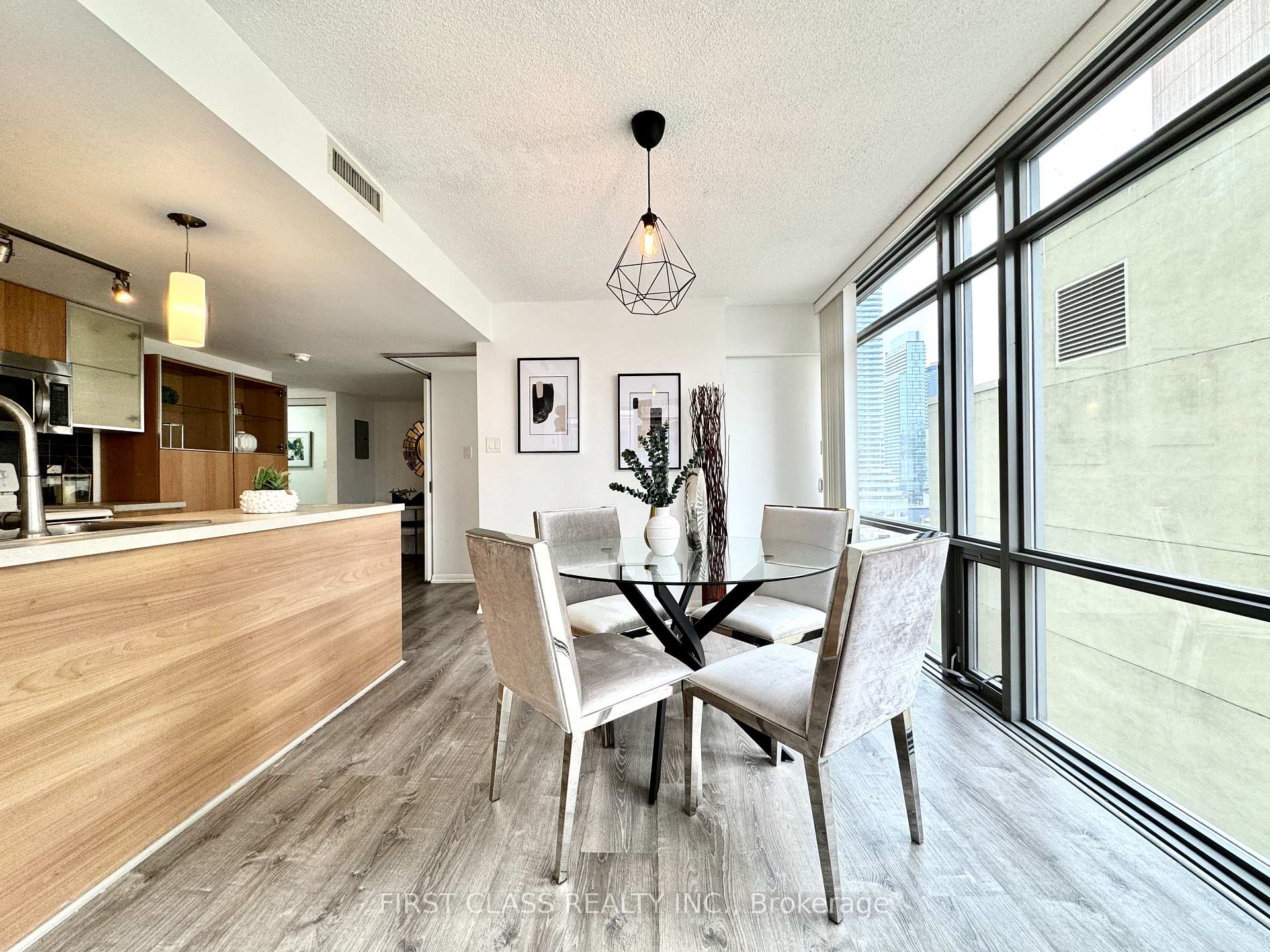 3 Bedrooms Condo at 38 Grenville, Toronto For sale