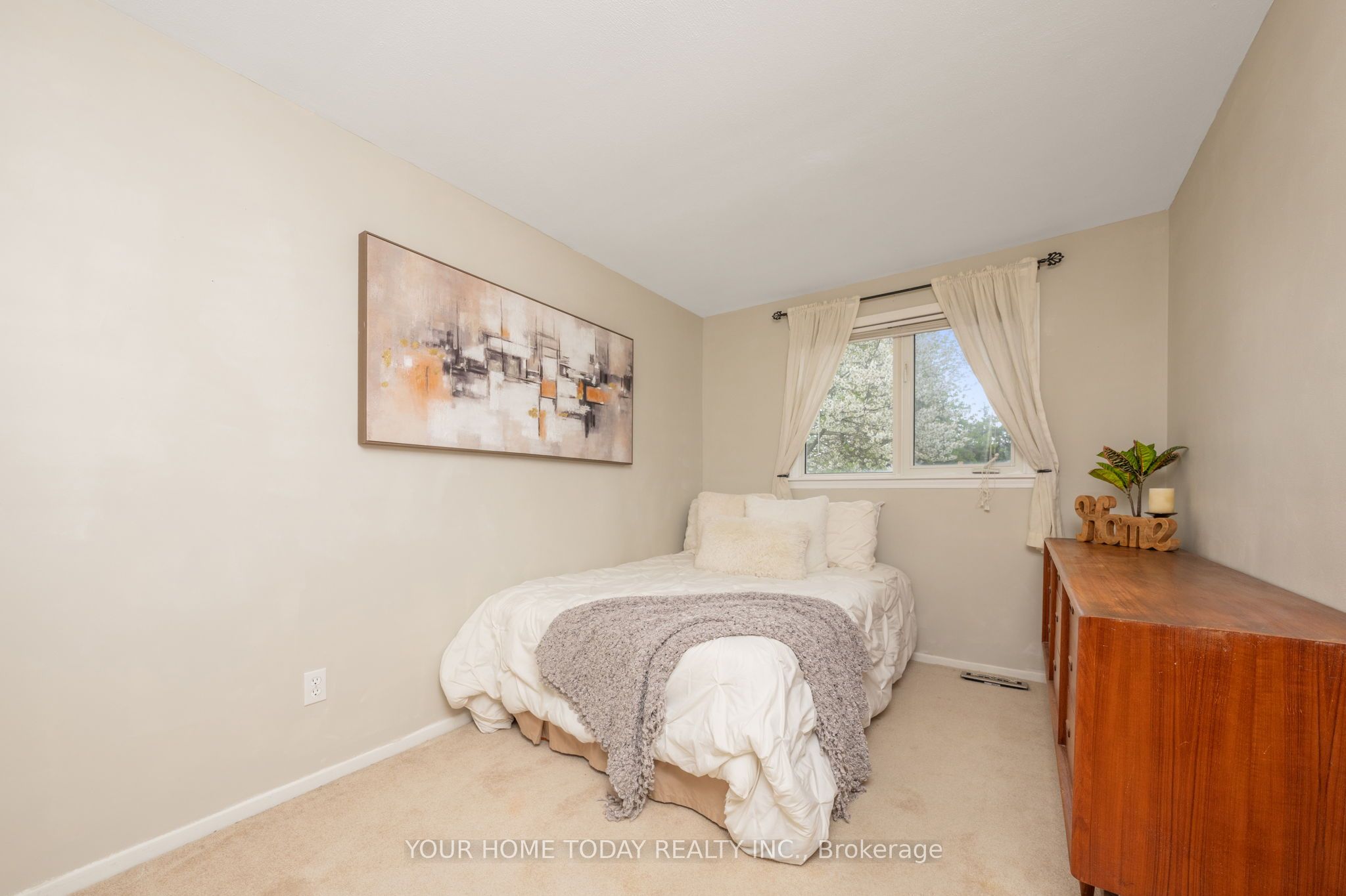 47 Irwin Crescent