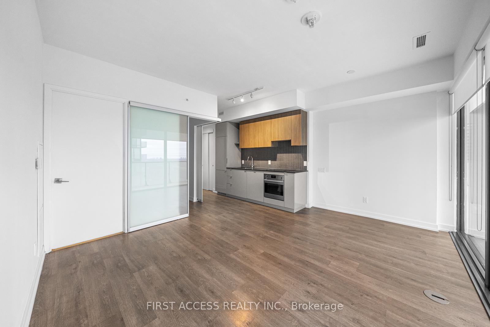 2 Bedrooms Condo at 161 Roehampton,  Toronto For sale