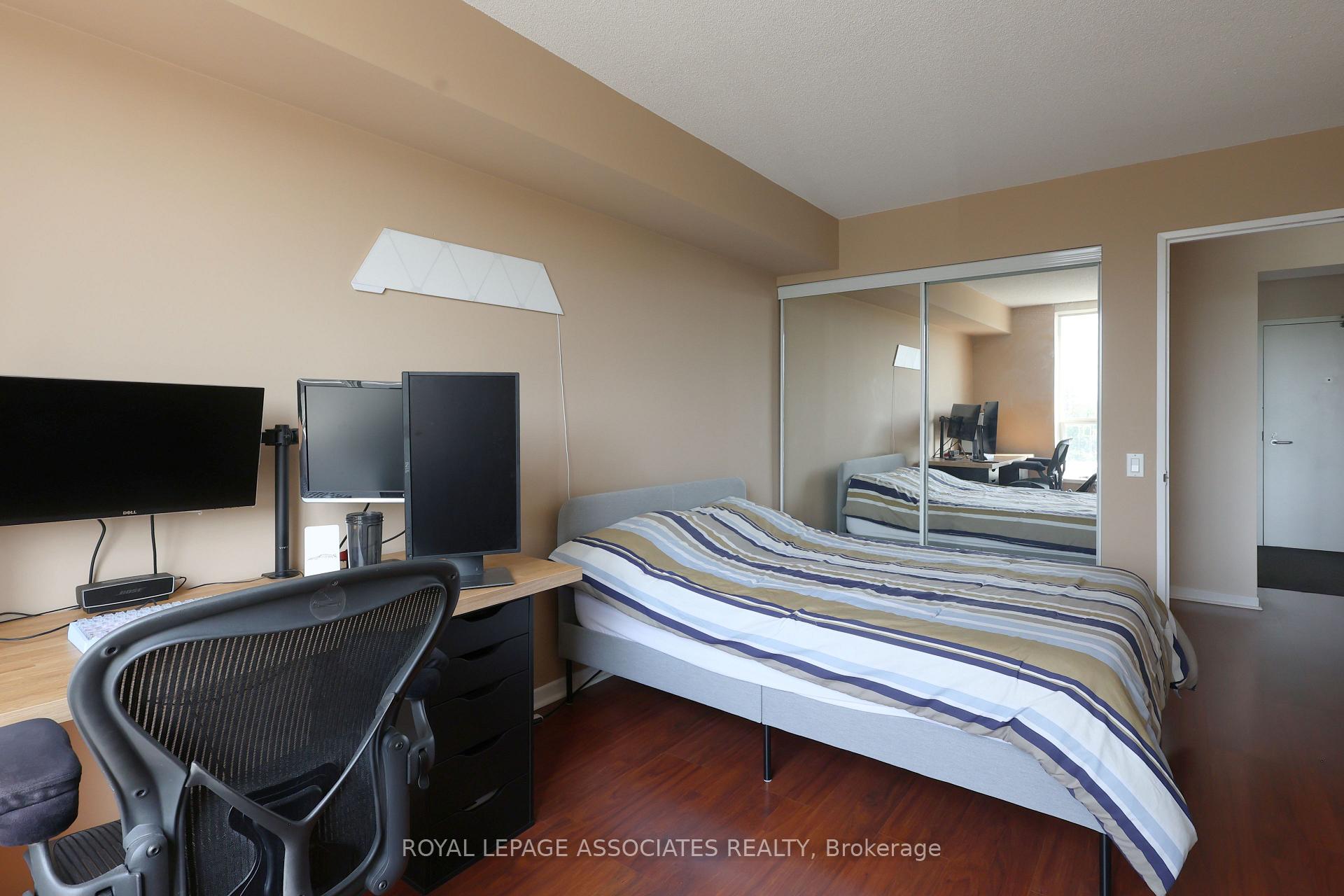 1 Bedroom Condo at 21 Overlea, Toronto For sale