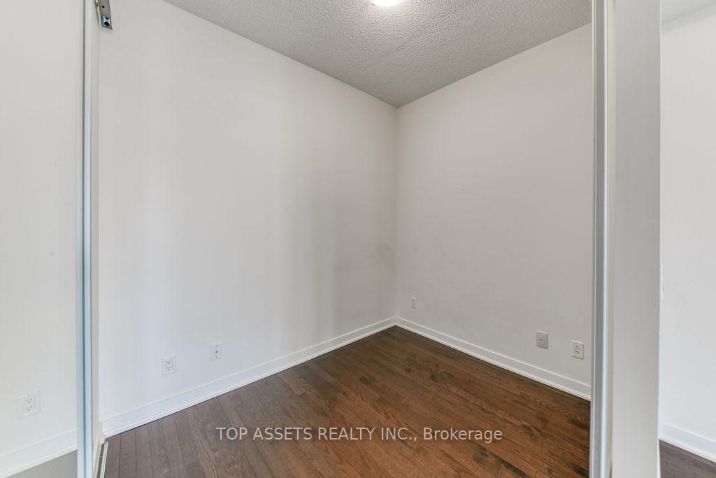 3 Bedrooms Condo at 770 Bay, Toronto For sale