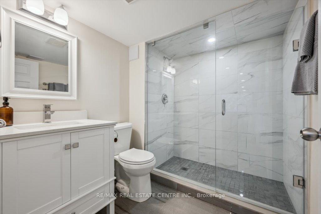 3 Bedrooms Condo at 5940 Glen Erin, Mississauga For sale