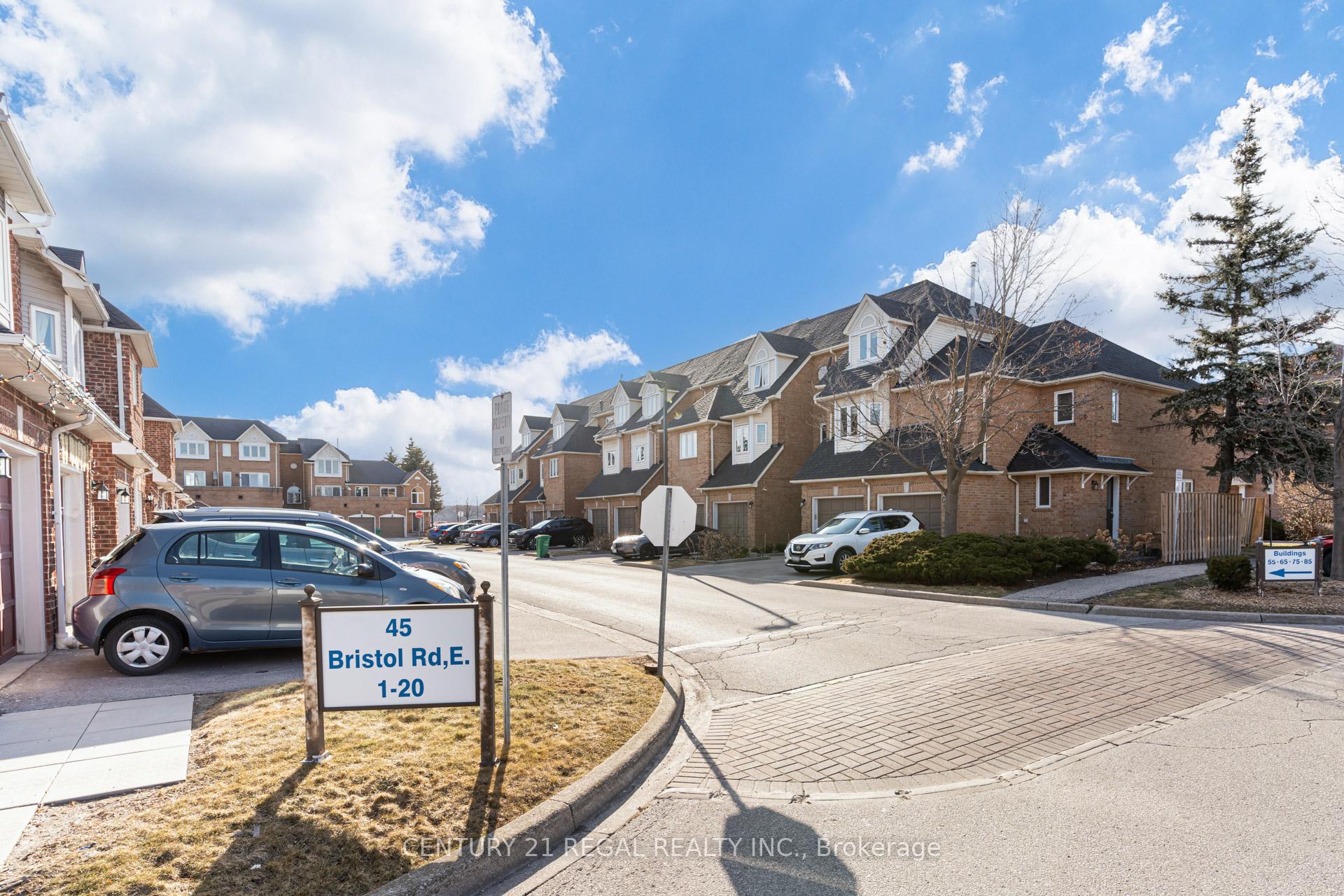 3 Bedrooms Condo at 45 Bristol, Mississauga For sale