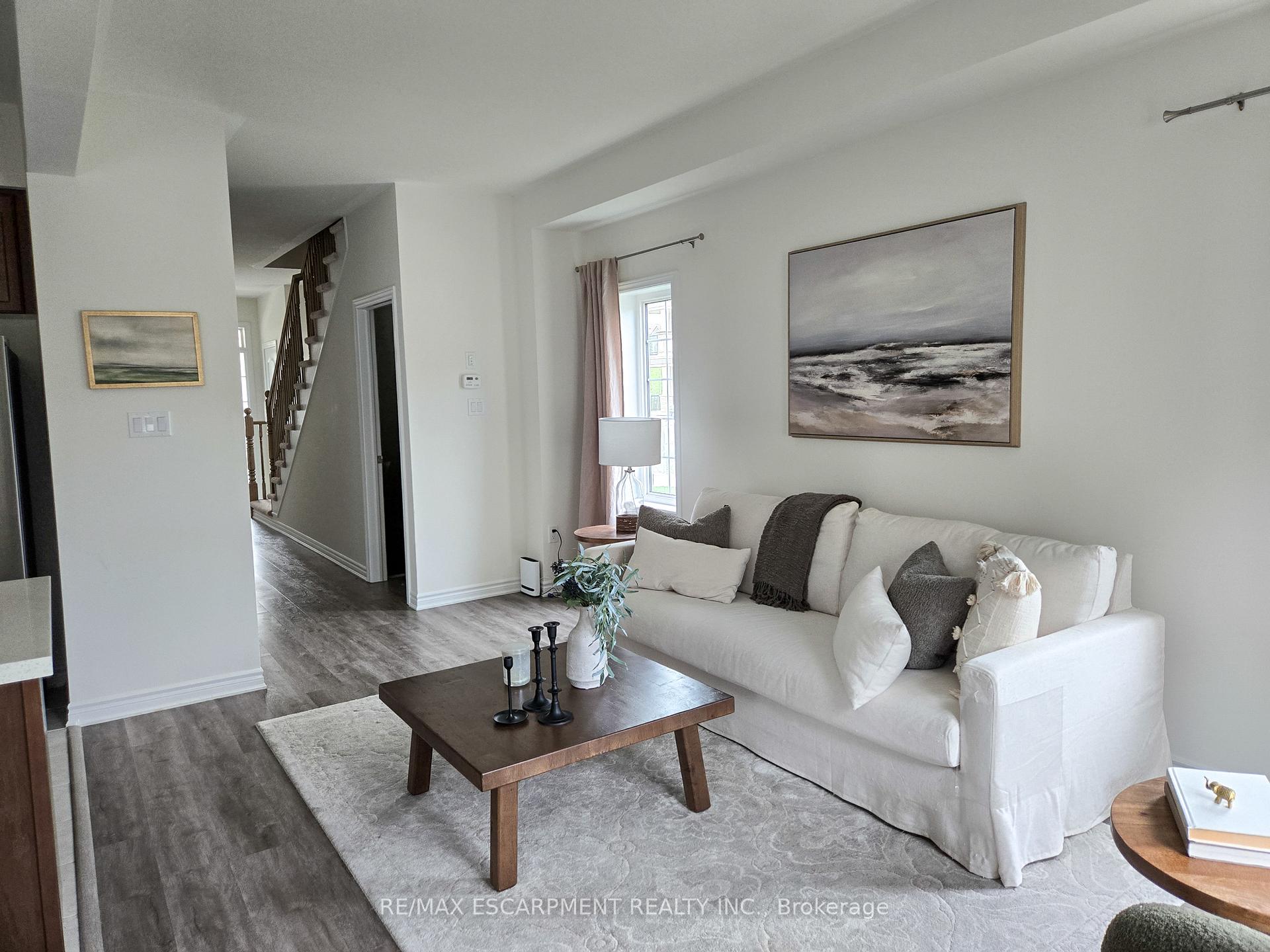 3 Bedrooms Condo at 305 Garner, Hamilton For sale