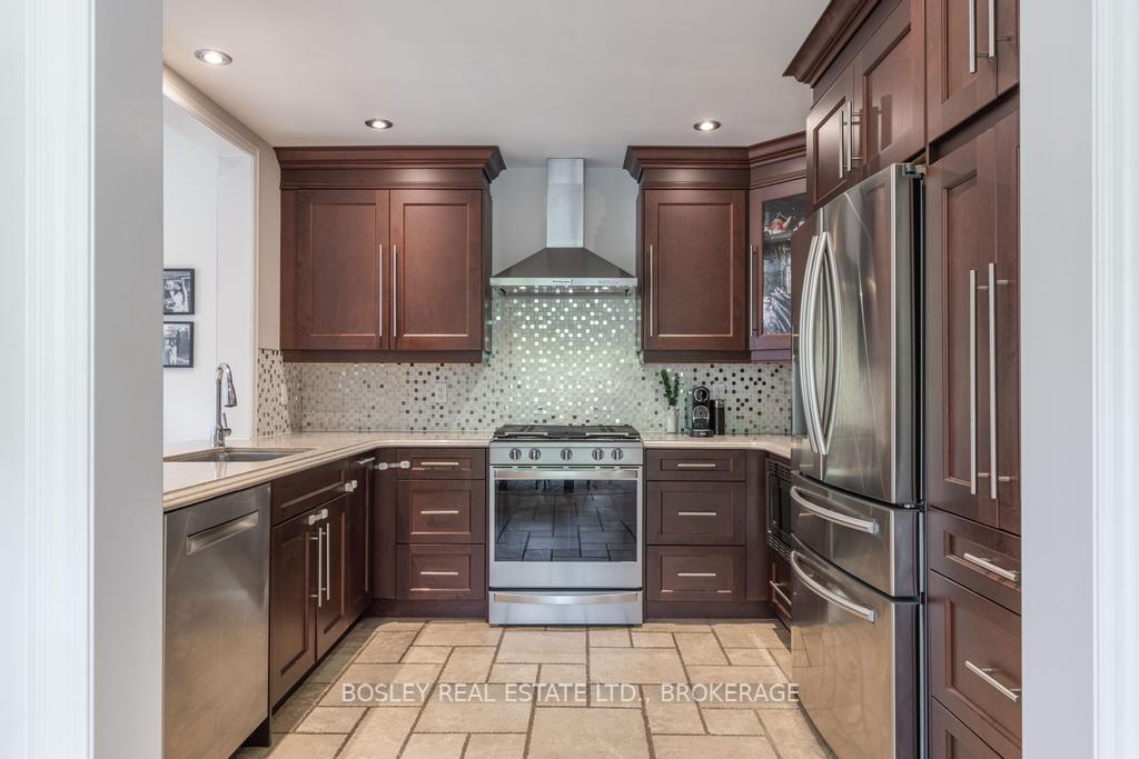 3 Bedrooms Condo at 2282 Orchard, Burlington For sale