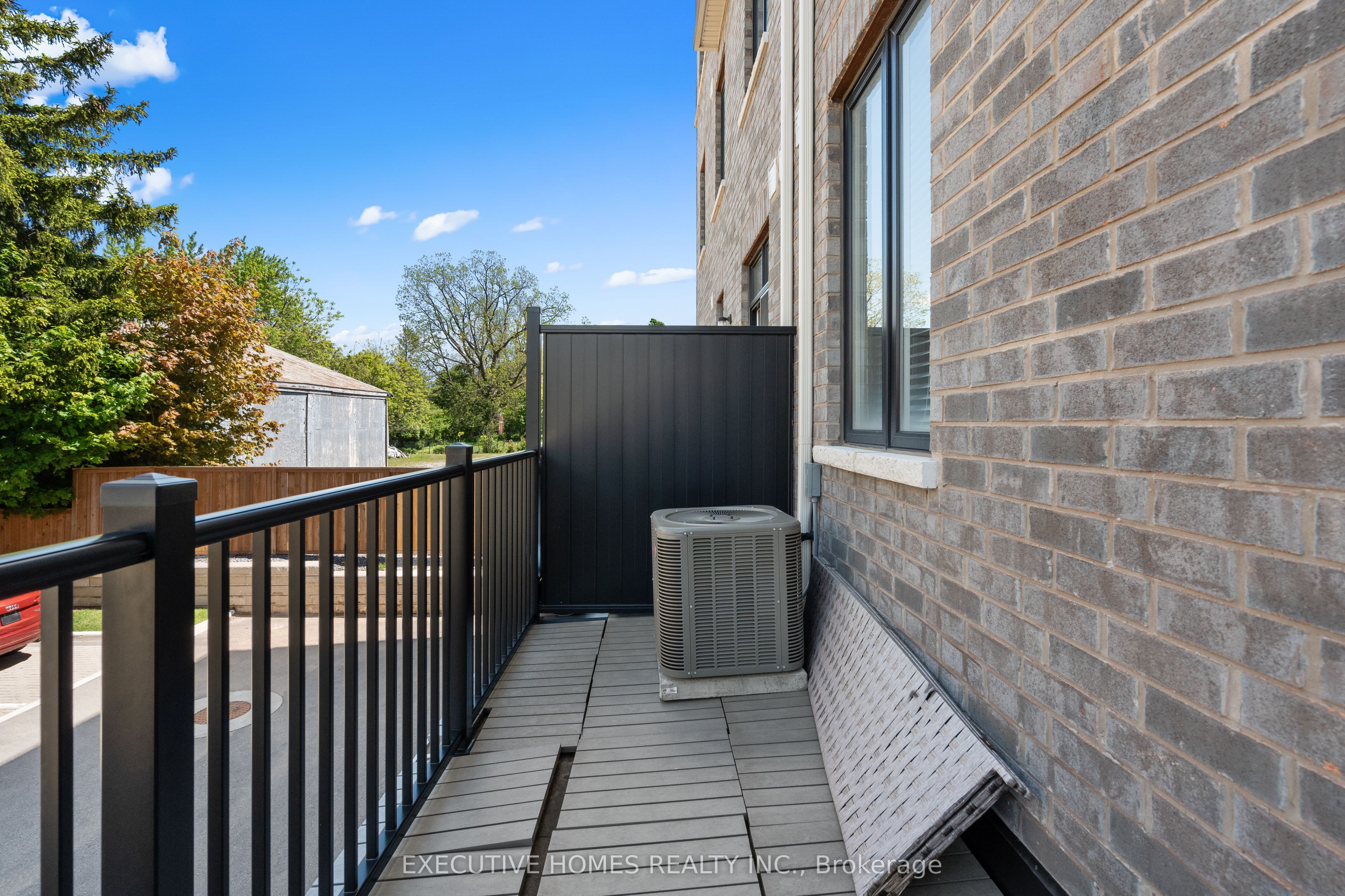 383 Dundas Street E, #74