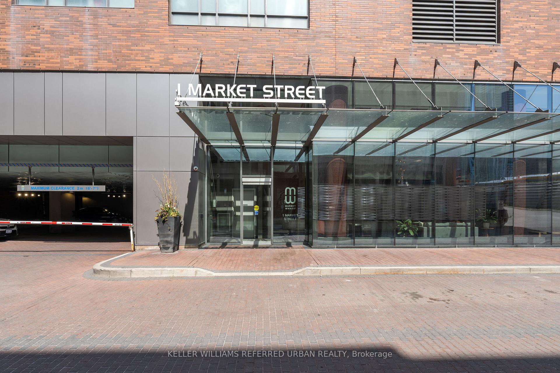 2 Bedrooms Condo at 1 Market, Toronto For sale