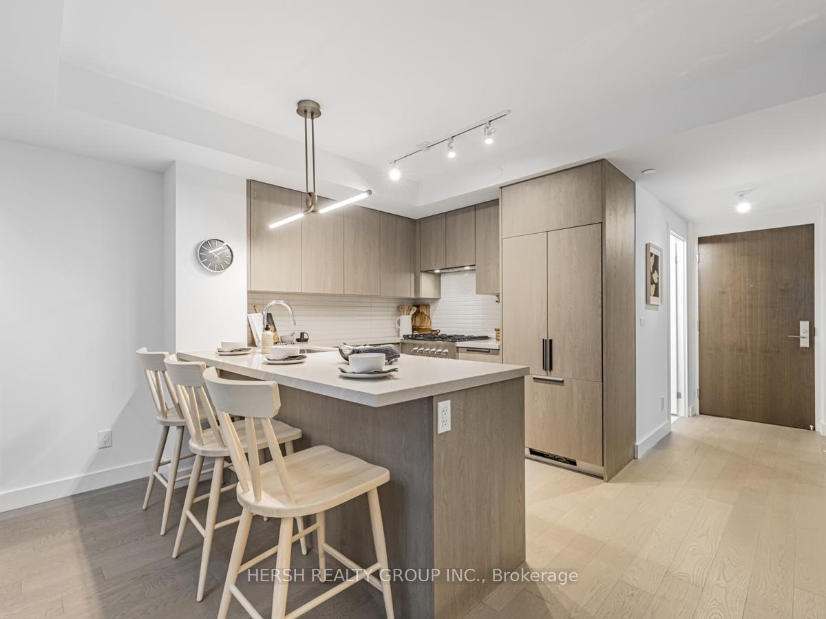 2 Bedrooms Condo at 160 Kingsway,  Toronto For sale